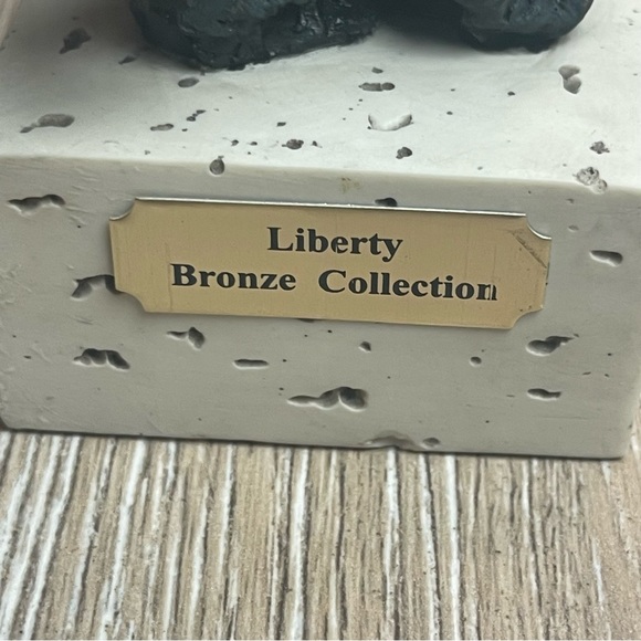 Vintage Liberty Bronze Collection Avery Creations Mother and Child on Stone Base - Picture 2 of 10